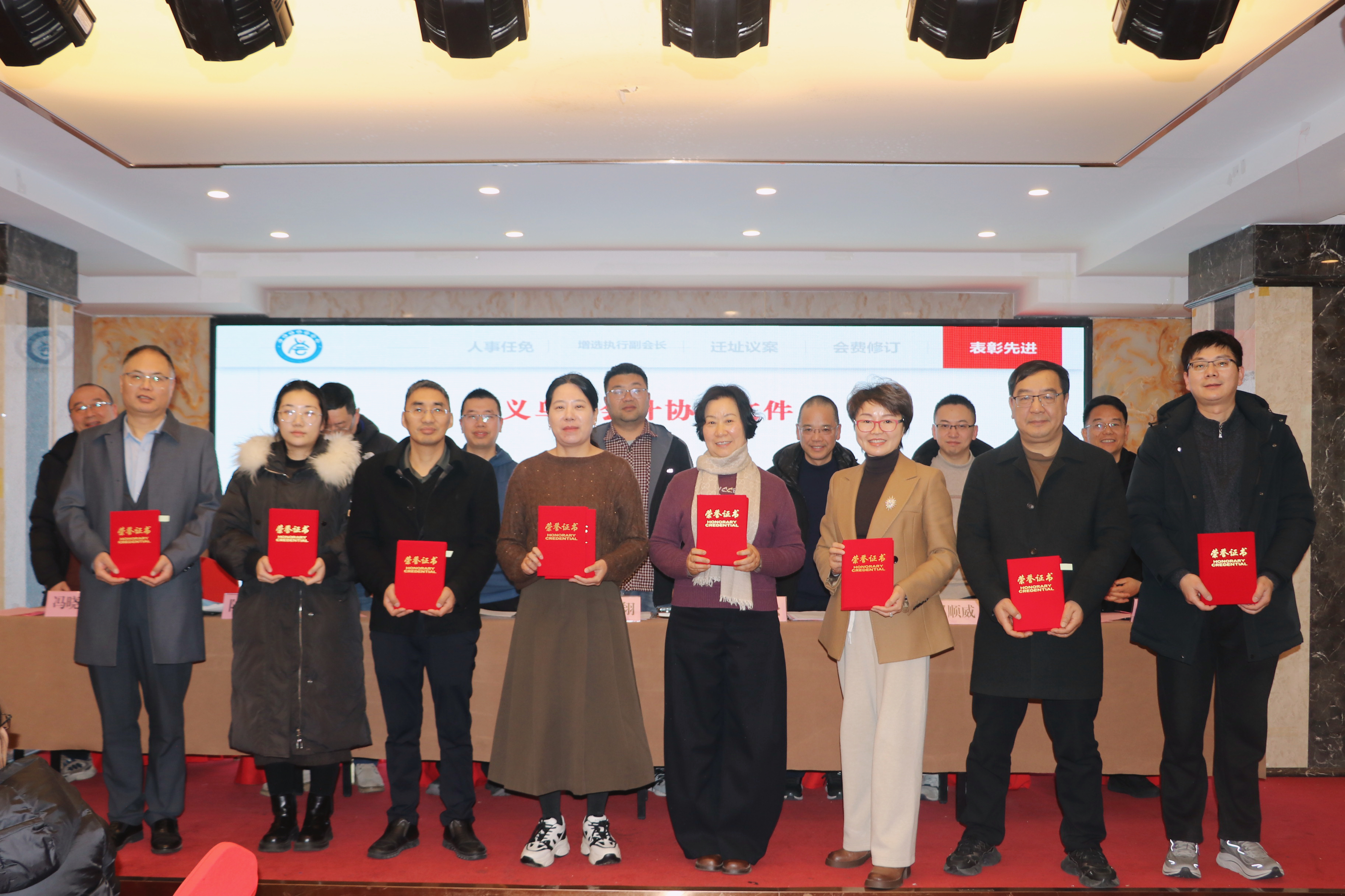 颁奖.jpg 颁奖.jpg